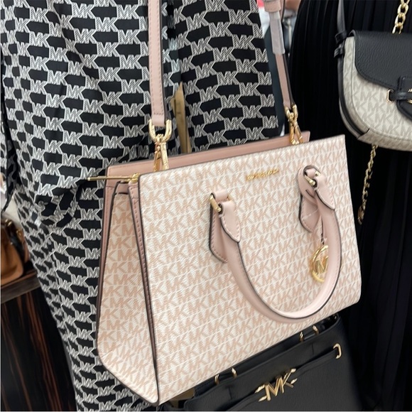 Michael Kors Sheila Medium Center Zip Satchel Bag - Picture 4 of 15